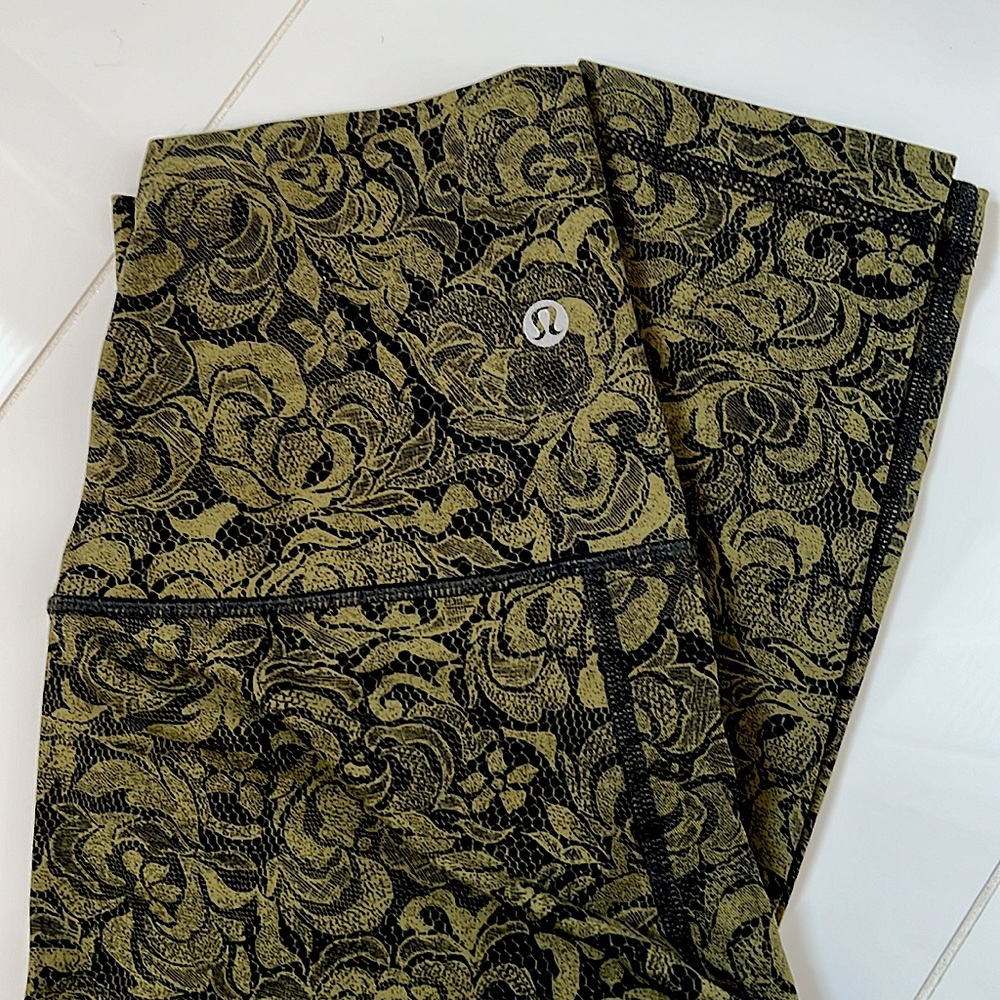 Lululemon Wunder Under Full On Luxtreme, Pencil Lace Brave Olive Black, Size 4